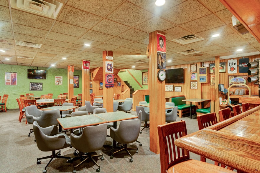 More Photos Of 1702 Park Hill Dr, Gainesville Restaurant For Sale