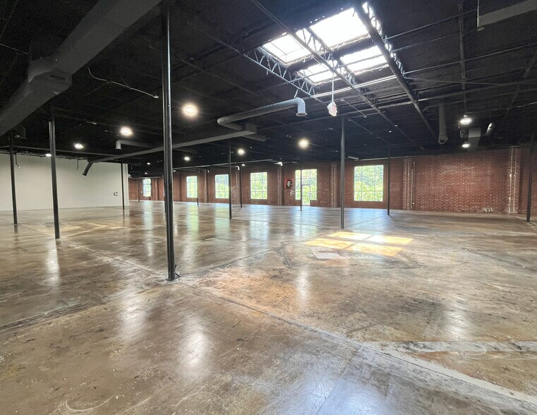 More Photos Of 812 Lambert Dr NE, Atlanta Research And Development For Lease