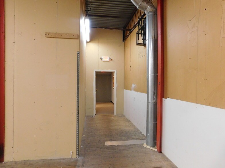 More Photos Of 131 Liberty Ave, Mineola Warehouse For Sale