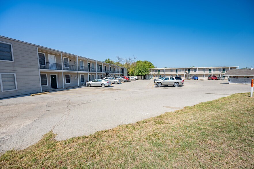 More Photos Of 5111 Interstate 35 N, Waco Apartments For Sale