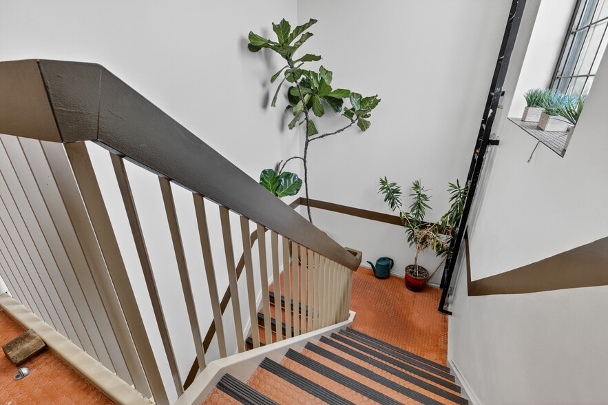More Photos Of 1558 Rue Viel, Montréal Office For Sale