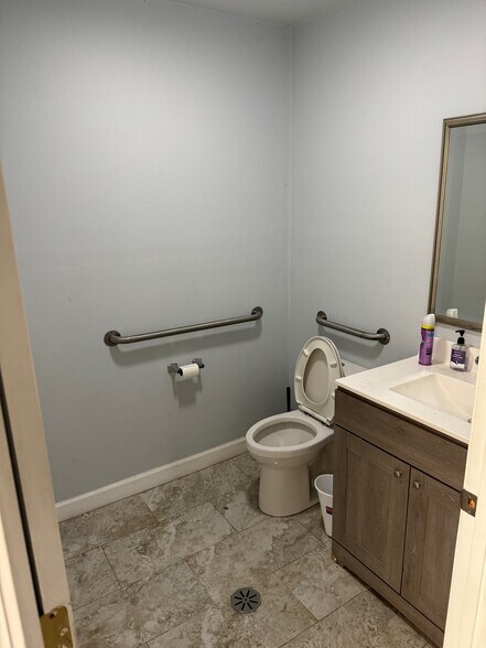 More Photos Of 1080-1098 Frances Dr, Streamwood Warehouse For Lease