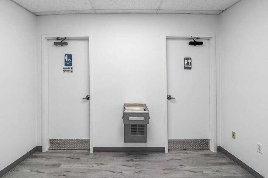 More Photos Of 955 NW 159th Dr, Miami Warehouse For Lease