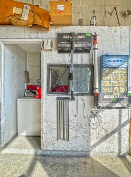 More Photos Of 1101 W Sheridan Ave, Shenandoah Auto Repair For Sale