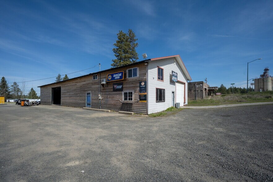 More Photos Of 9719 W F St, Worley Manufacturing For Sale