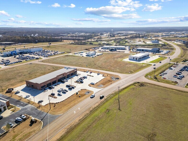 More Photos Of 272 Calhoun Station Pkwy, Madison Storefront For Lease