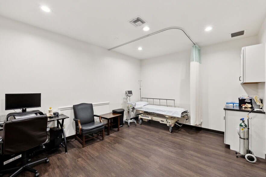 More Photos Of 2128 Babcock Rd, San Antonio Medical For Sale