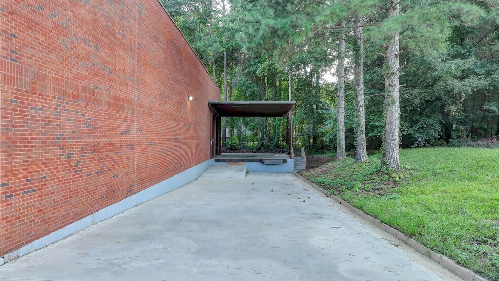 More Photos Of 1310 Capital Cir, Lawrenceville Warehouse For Sale