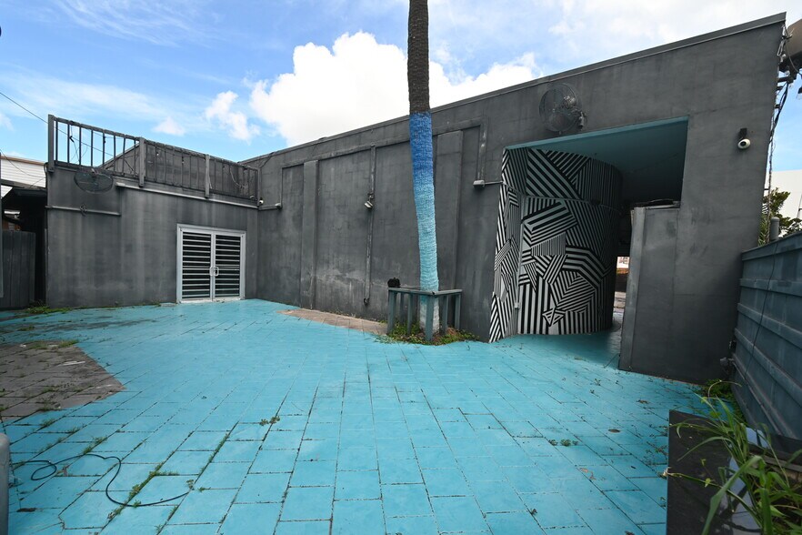 More Photos Of 47 W Amelia St, Orlando Bar For Sale