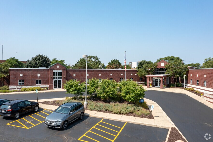 More Photos Of 20611 Watertown Rd, Waukesha Medical For Lease