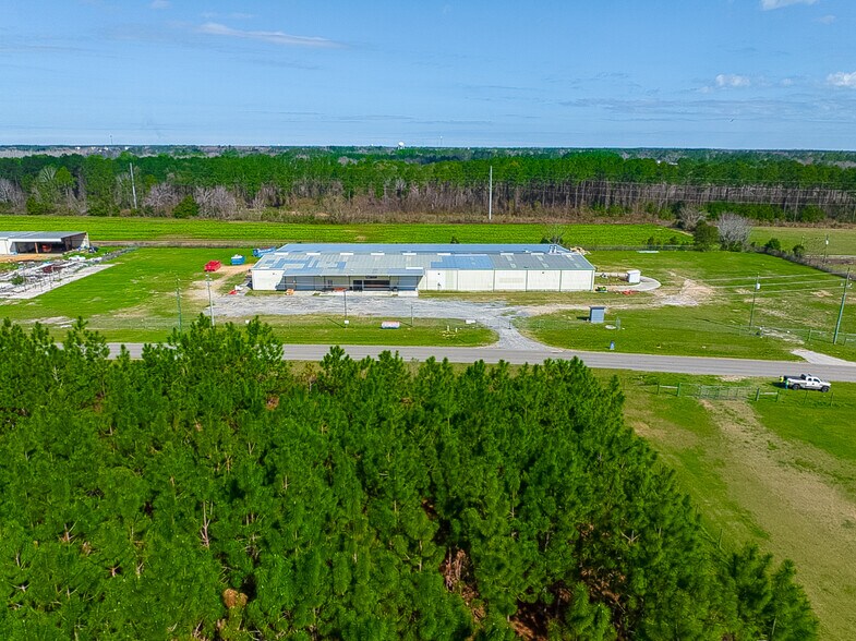 More Photos Of 804 W Mitchell St, Adel Industrial For Sale