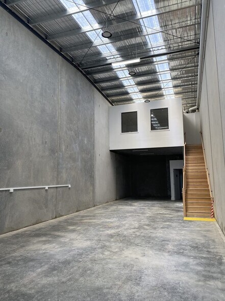 More Photos Of 7 Quinlan Rd, Epping Warehouse For Lease
