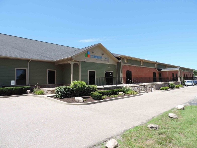 More Photos Of 435-437 E Main St, Greenwood Office For Lease