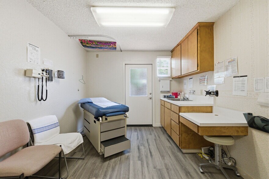 More Photos Of 137 S Shepherd St, Sonora Flex For Sale