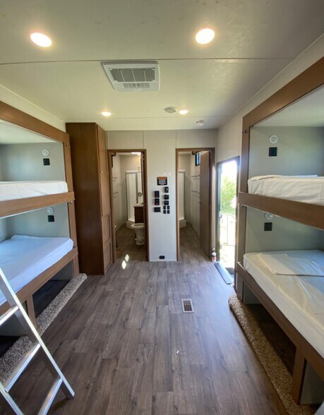 More Photos Of 7402 S US Highway 83, Laredo Warehouse For Lease