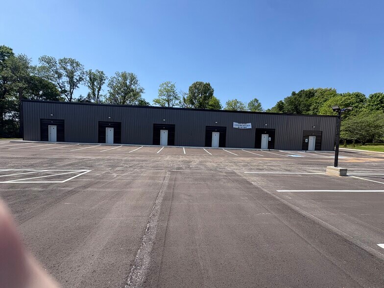 More Photos Of 176 Commerce Center Cir, Jackson Flex For Lease