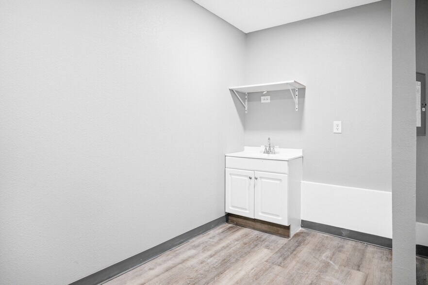More Photos Of 7008 Jason Dr, Zephyrhills Medical For Lease