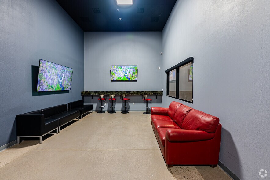 More Photos Of 5321 Cameron St, Las Vegas General Retail For Lease