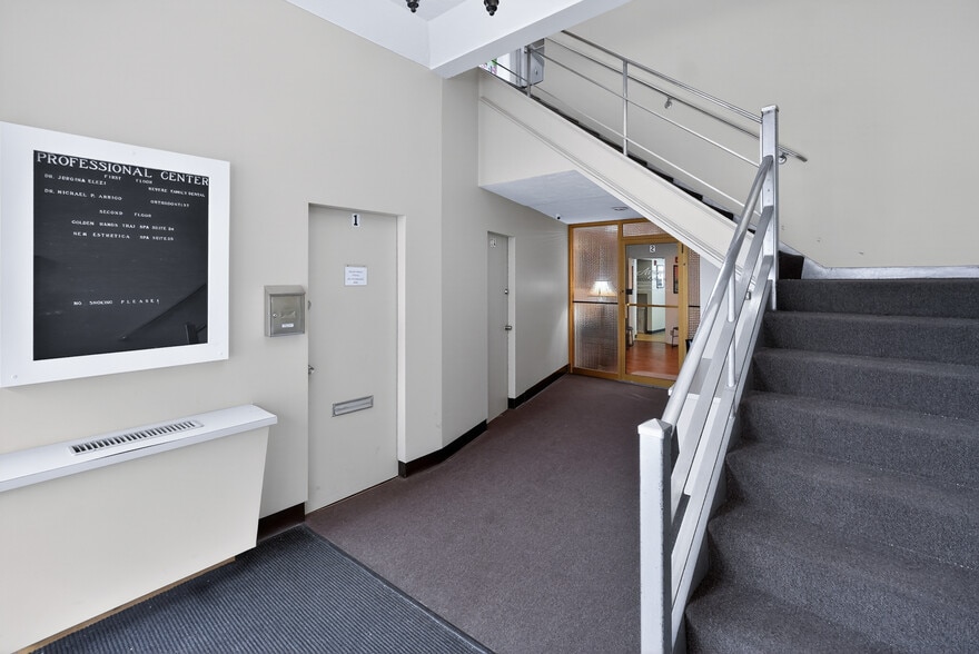 More Photos Of 7 Foster St, Revere Medical For Sale