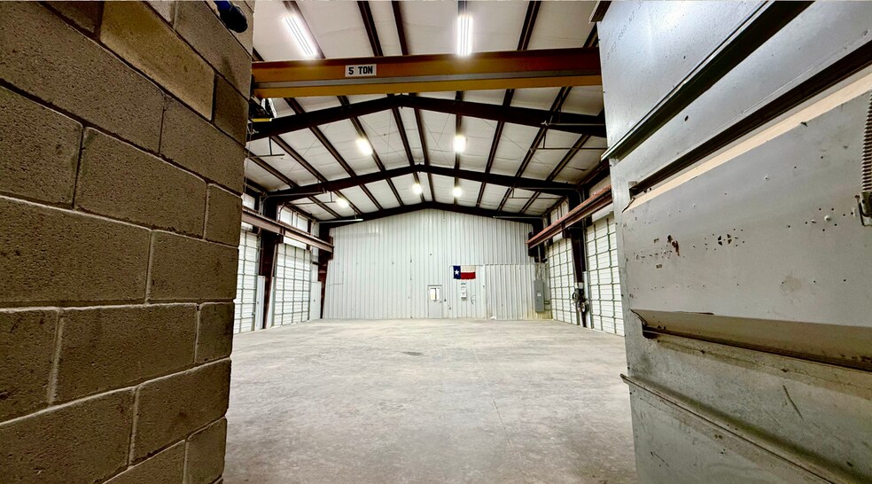 More Photos Of 4617 S County Rd 1210 rd, Midland Warehouse For Lease