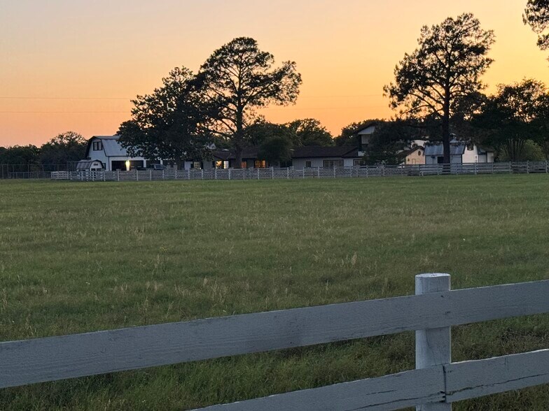 More Photos Of 2504 SH-304, Smithville Warehouse For Sale