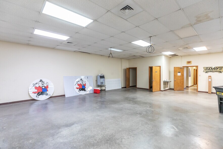 More Photos Of 5050 E Hwy 80, Abilene Manufacturing For Sale