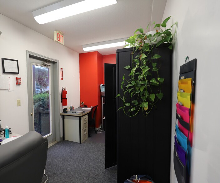 More Photos Of 80 Davis Straits, Falmouth Storefront Retail Office For Lease