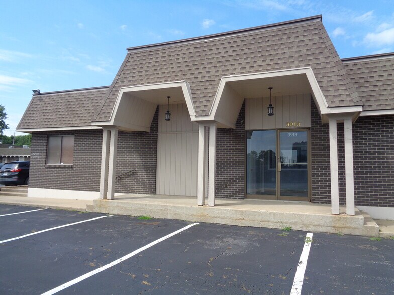 More Photos Of 3903-3913 S Lynn Ct, Independence Office For Sale