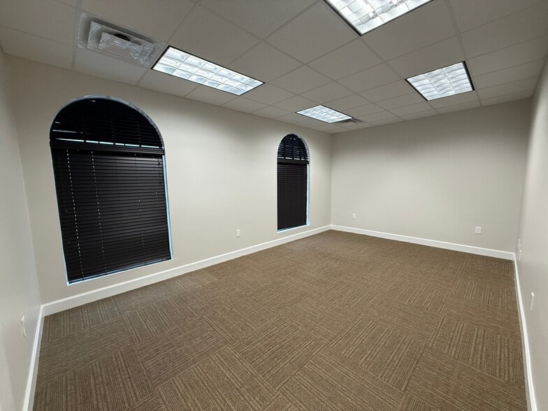 More Photos Of 7115 FM 2920, Spring Unknown For Lease