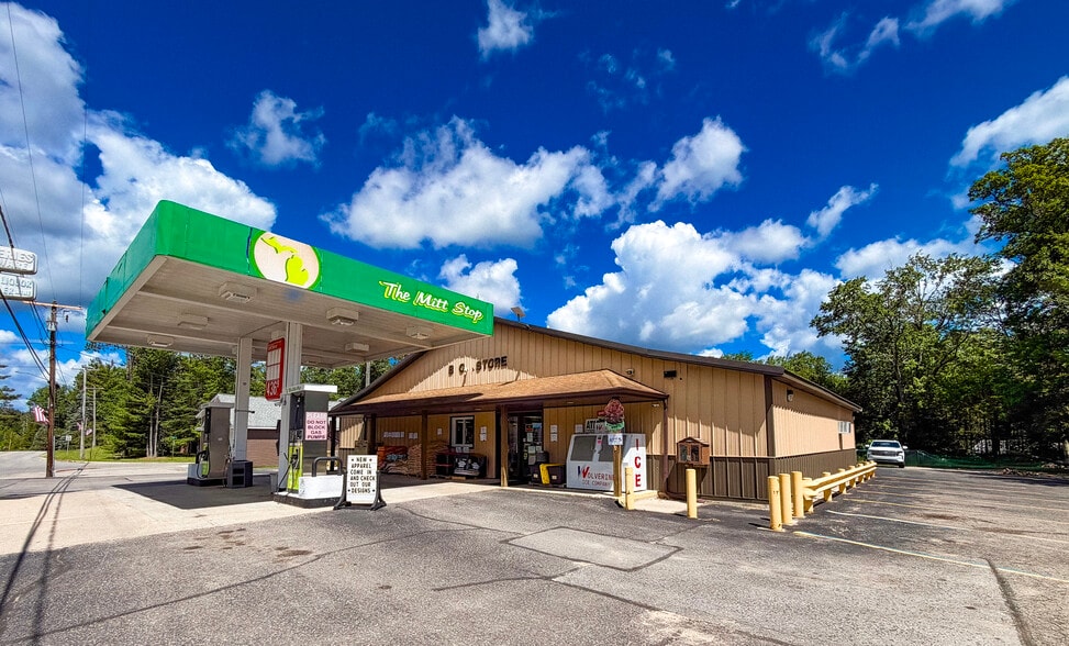 Primary Photo Of 1866 W Trask Lake Rd, Barton City Service Station For Sale