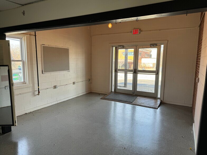 More Photos Of 5 S Madison St, Oswego Storefront Retail Office For Lease