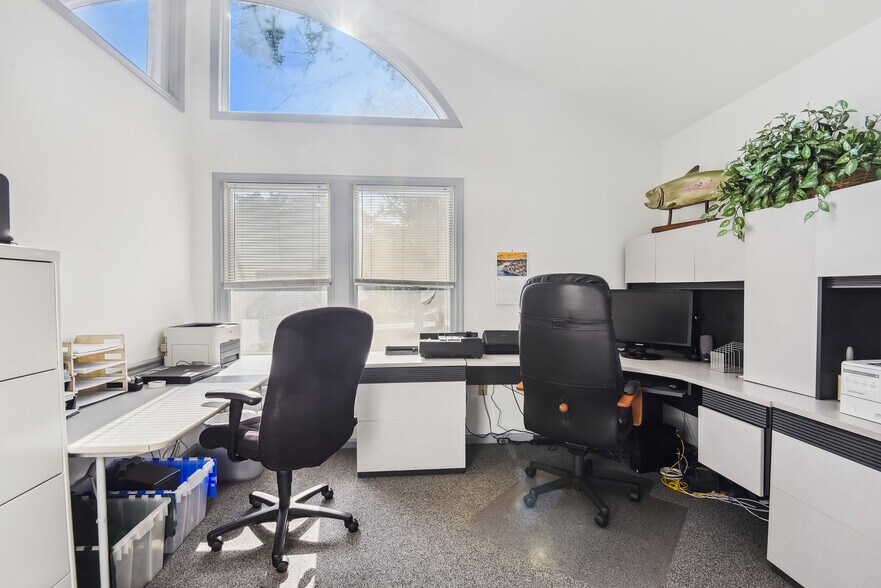 More Photos Of 10520 Warwick Ave, Fairfax Medical For Sale