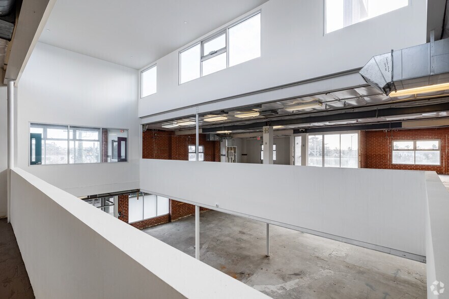 More Photos Of 2250 S Barrington Ave, Los Angeles Warehouse For Sale