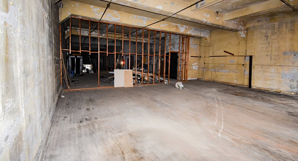 More Photos Of 414-416 E Baltimore St, Baltimore Bar For Sale