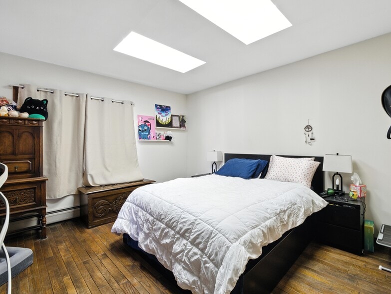 More Photos Of 6-8 Thorne St, Jersey City General Retail For Sale