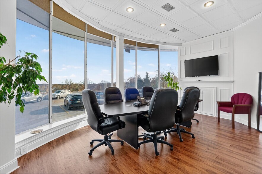 More Photos Of 1011-1121 Arlington Blvd, Arlington Apartments For Sale