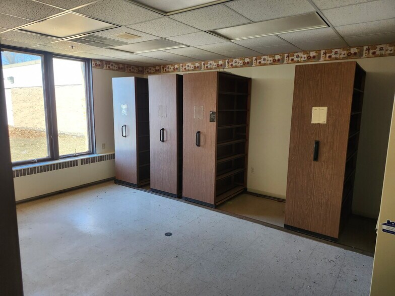 More Photos Of 165 S Chet Krause Dr, Iola Multifamily For Sale