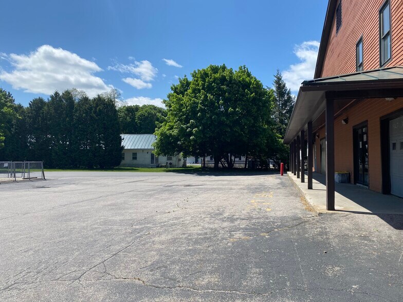 More Photos Of 895-897 Putney Rd, Brattleboro Storefront For Lease