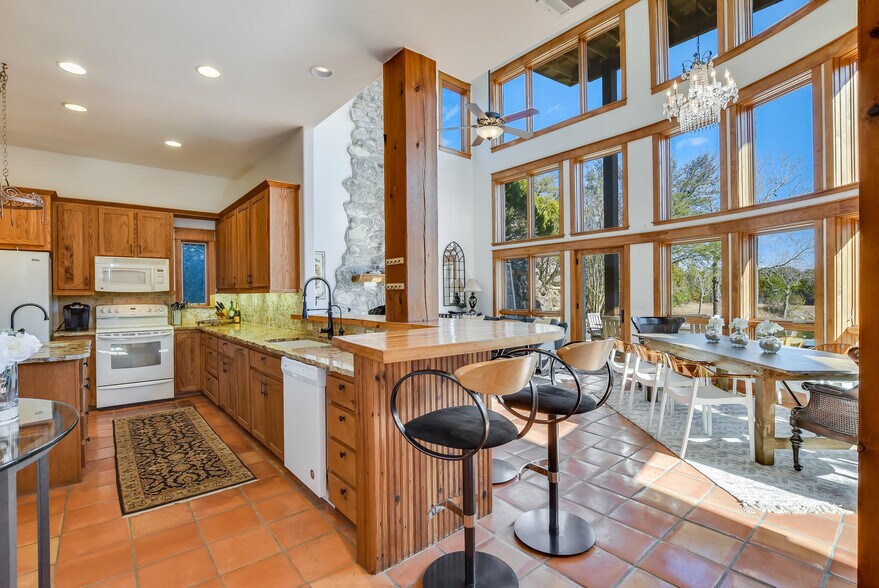 More Photos Of 610 Crystal Creek Dr, Austin Specialty For Sale