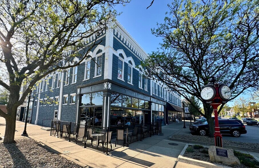 More Photos Of 102 High St, Wadsworth Storefront Retail Office For Lease