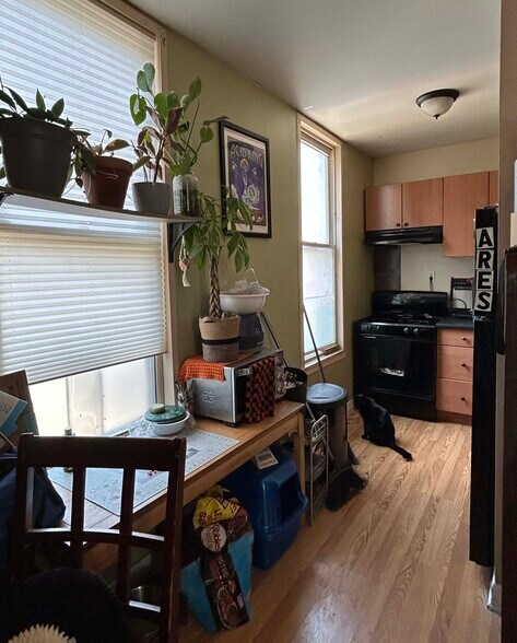 More Photos Of 2620 W Evergreen Ave, Chicago Apartments For Sale