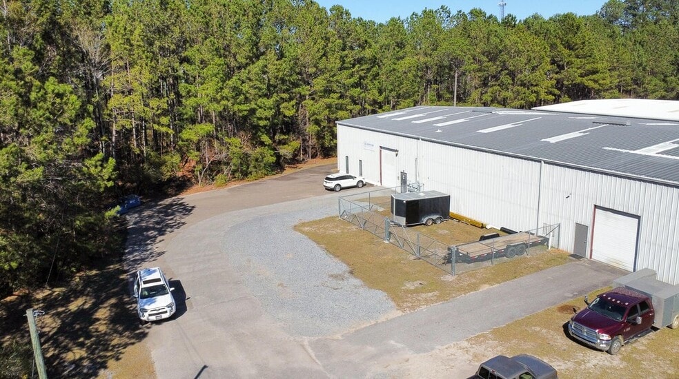 More Photos Of 200 Varnfield Dr, Summerville Warehouse For Lease