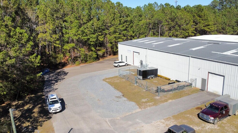 More Photos Of 200 Varnfield Dr, Summerville Warehouse For Lease
