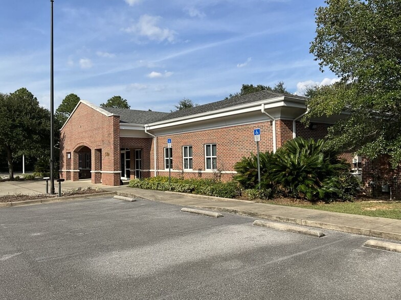 Primary Photo Of 5784 Chumuckla Hwy, Pace Freestanding For Sale