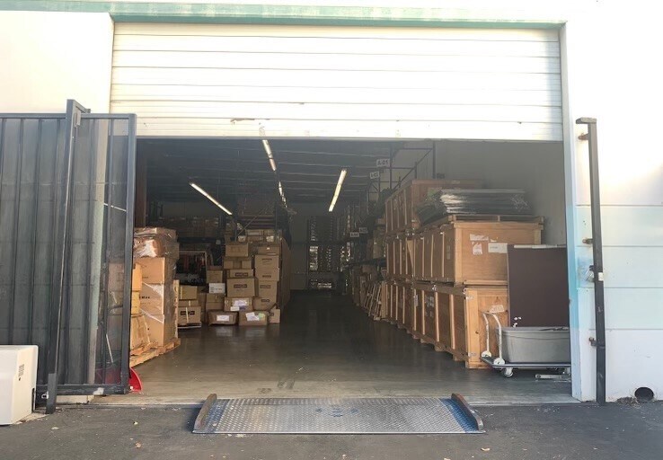 More Photos Of 104 Exchange Pl, Pomona Warehouse For Lease