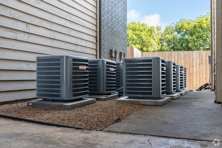 More Photos Of 1814 Colony Creek Dr, Austin Apartments For Sale