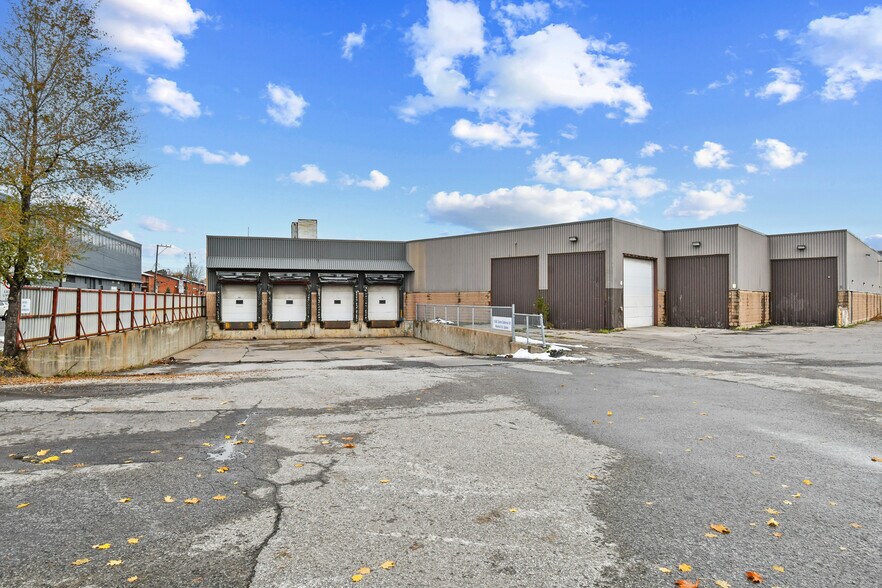 More Photos Of 215 Av Marien, Montréal Industrial For Sale