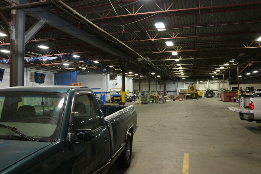 More Photos Of 28530 Reynolds St, Inkster Manufacturing For Lease