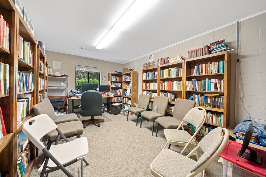 More Photos Of 219 Georgetown Rd, Raleigh Religious Facility For Sale