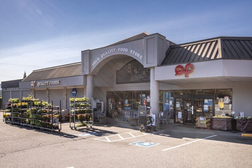 More Photos Of 2451 Collins, Nanoose Bay Storefront For Lease